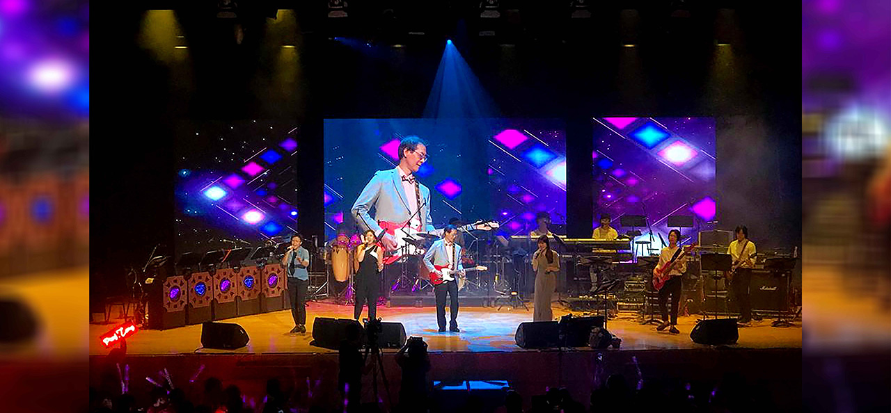 Visual-1 Is a company based in Hong Kong that provides indoor and outdoor LED Wall electronic display solutions. We provide a LED wall that displays construction projects for indoor and outdoor services. For the commercial, we provide a LED Wall rental services, Projection rental services, etc.