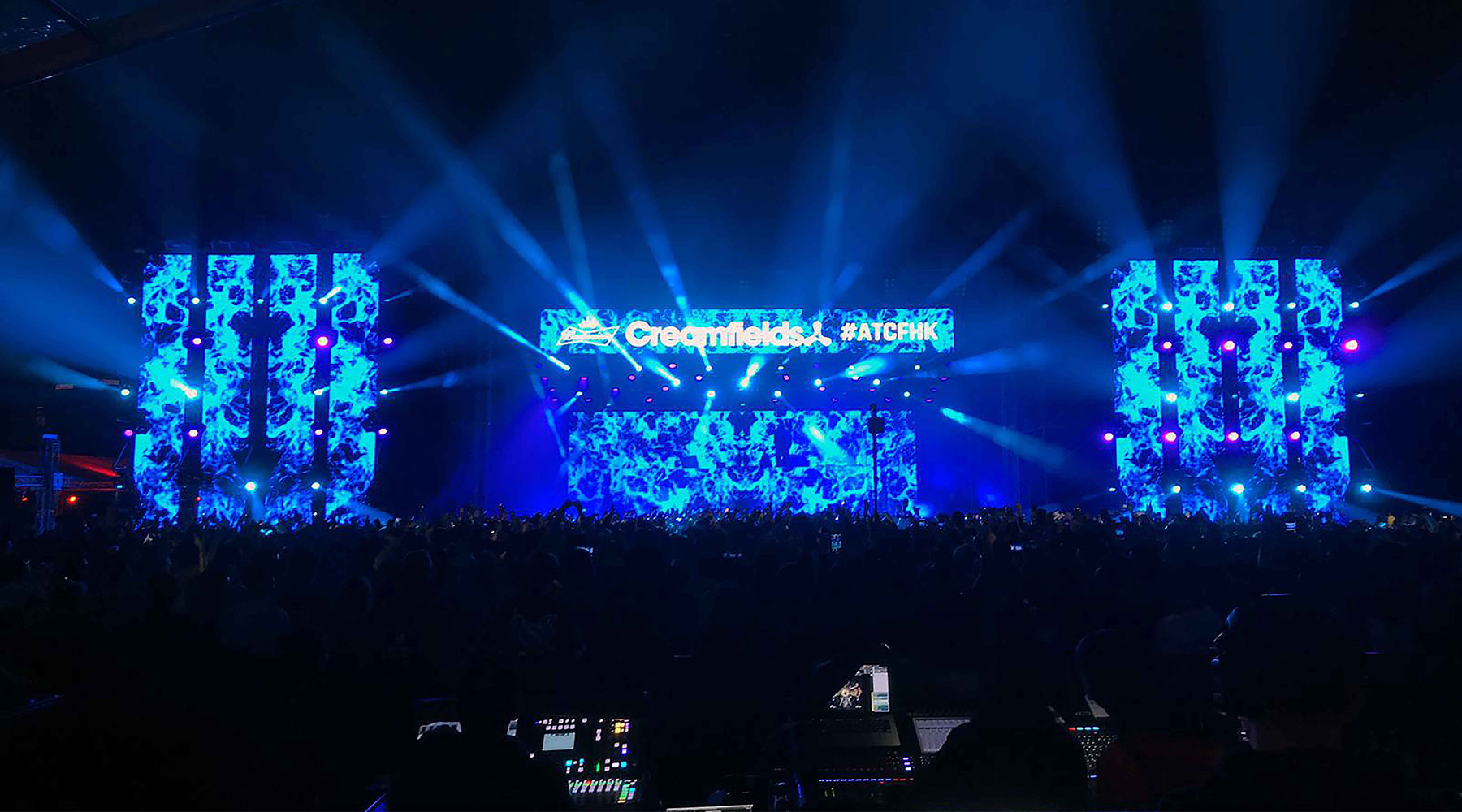 For the LED display wall, we can provide P 2.8 for indoor service or P 4.8 for outdoor and indoor service.
